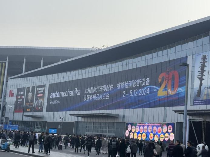 Pracownicy Hengda wzięli udział w targach Automechanika w Szanghaju 2024